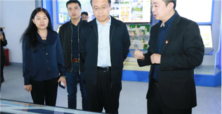 云南省保山市委常委、副市长贾德忠一行莅临AG尊时凯龙人生就博科技集团考察指导